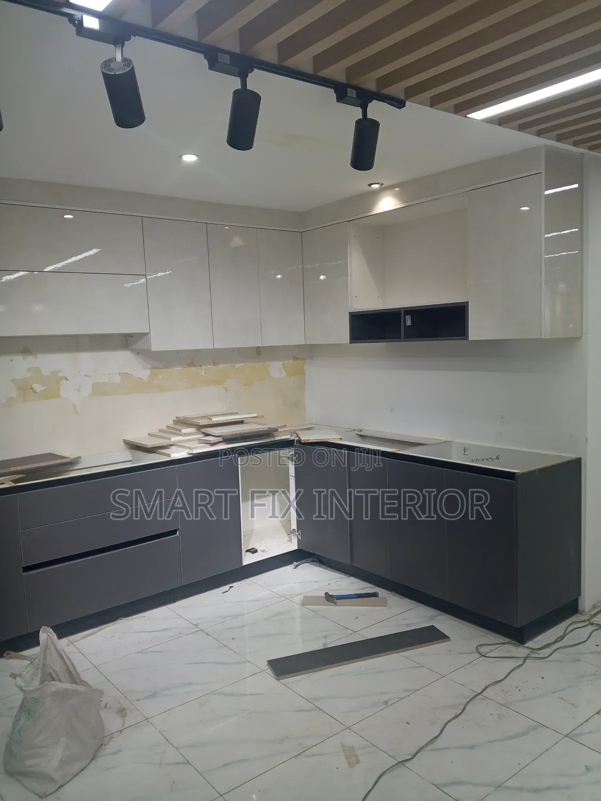 Kitchen and Wardrobes Cabinet/Home Décor Design/Installation