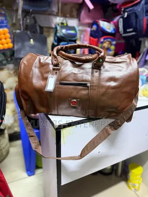 Quality Leather. Medium Duffel Bag 