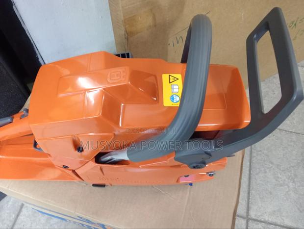 Husqvarna Chainsaw Commercial 272