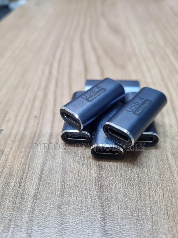 Type C Extender Female to Female - main view