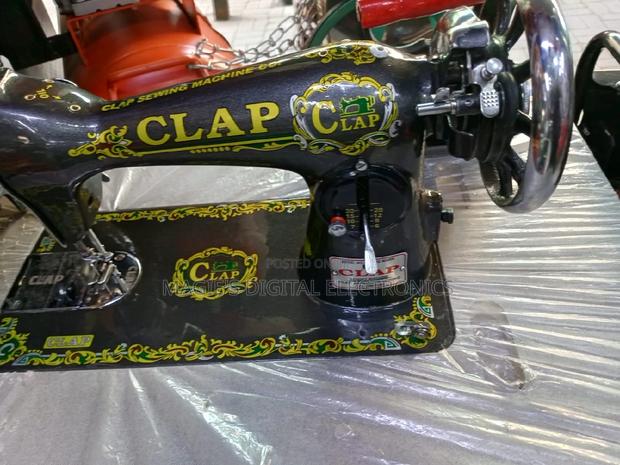 Well Performing Clap Sewing Machine With Stand