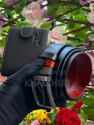 Men Smoothe Surface Leather Belt Accompanied by a Wallet