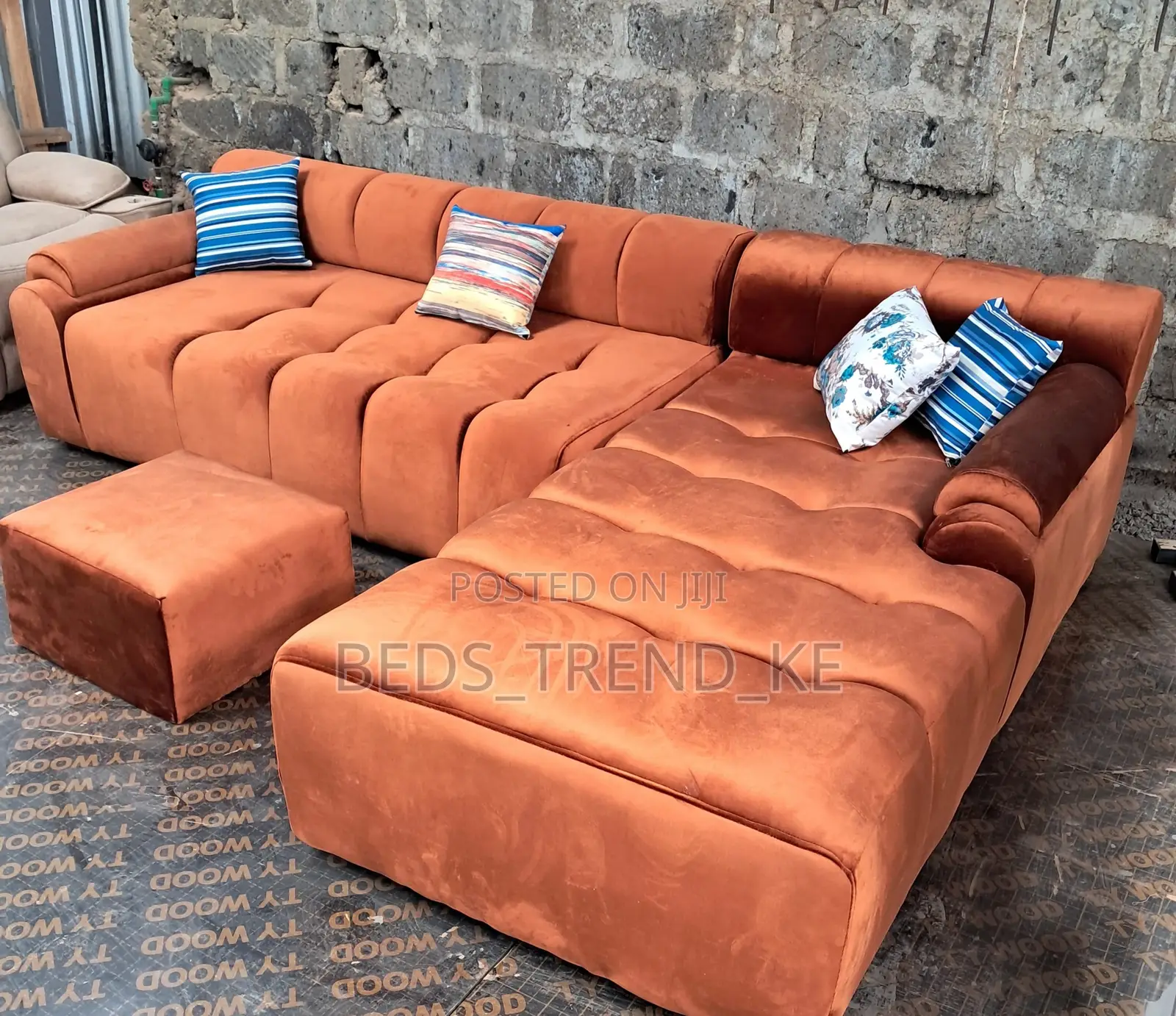 Brown 6 Seater Bubble L Seat + a Puff + Free Throw Pillows