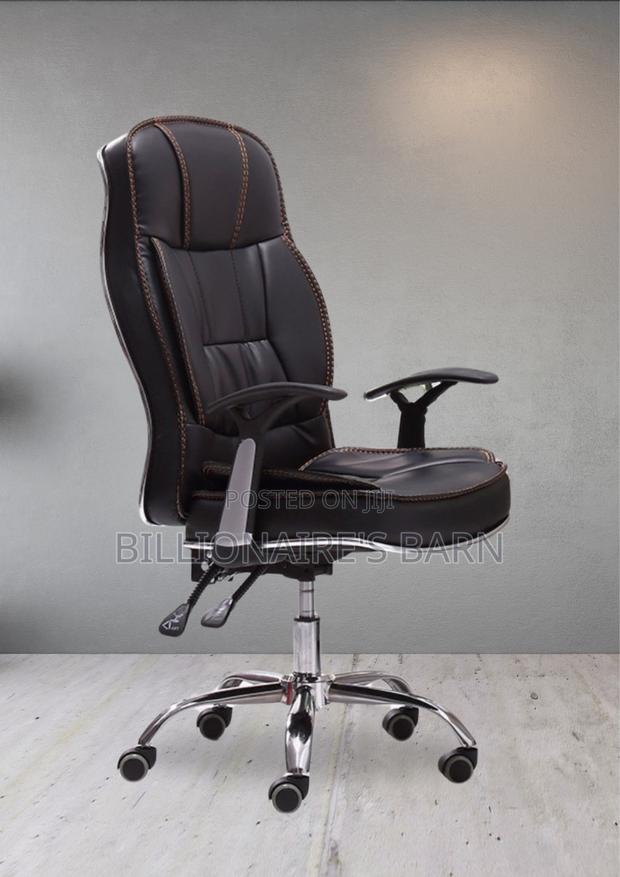 Office Chairs: Executive Quality Black Leather Chair - thumbnail 2