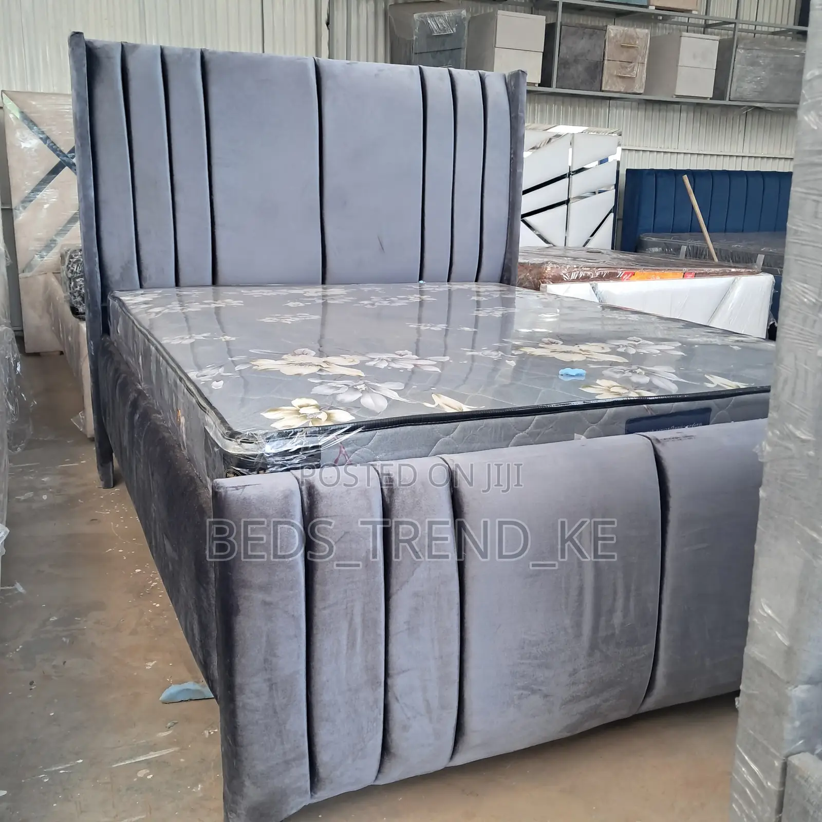 Exclusive 5 by 6 Modern Bed