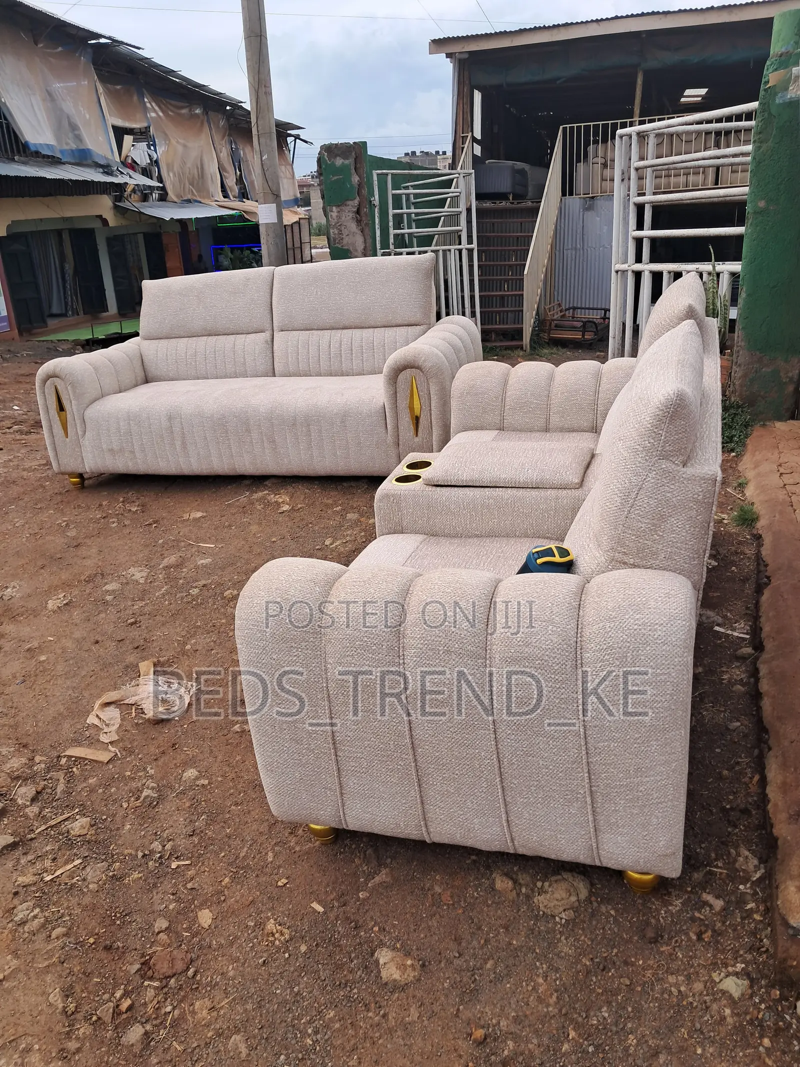 Classy 5 Seater Modern Sofa With Cupholders