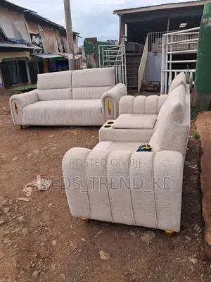 Classy 5 Seater Modern Sofa With Cupholders