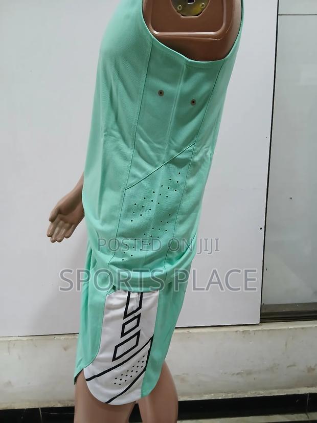 Plain Basketball Jerseys Set - 7 Pieces Set - thumbnail 3