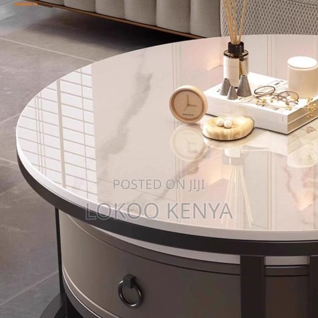 Dining Table : Round Gloden Legged Dining Table - thumbnail 2