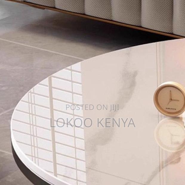 Dining Table : Round Gloden Legged Dining Table - thumbnail 3
