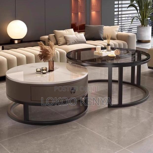 Dining Table : Round Gloden Legged Dining Table - thumbnail 4