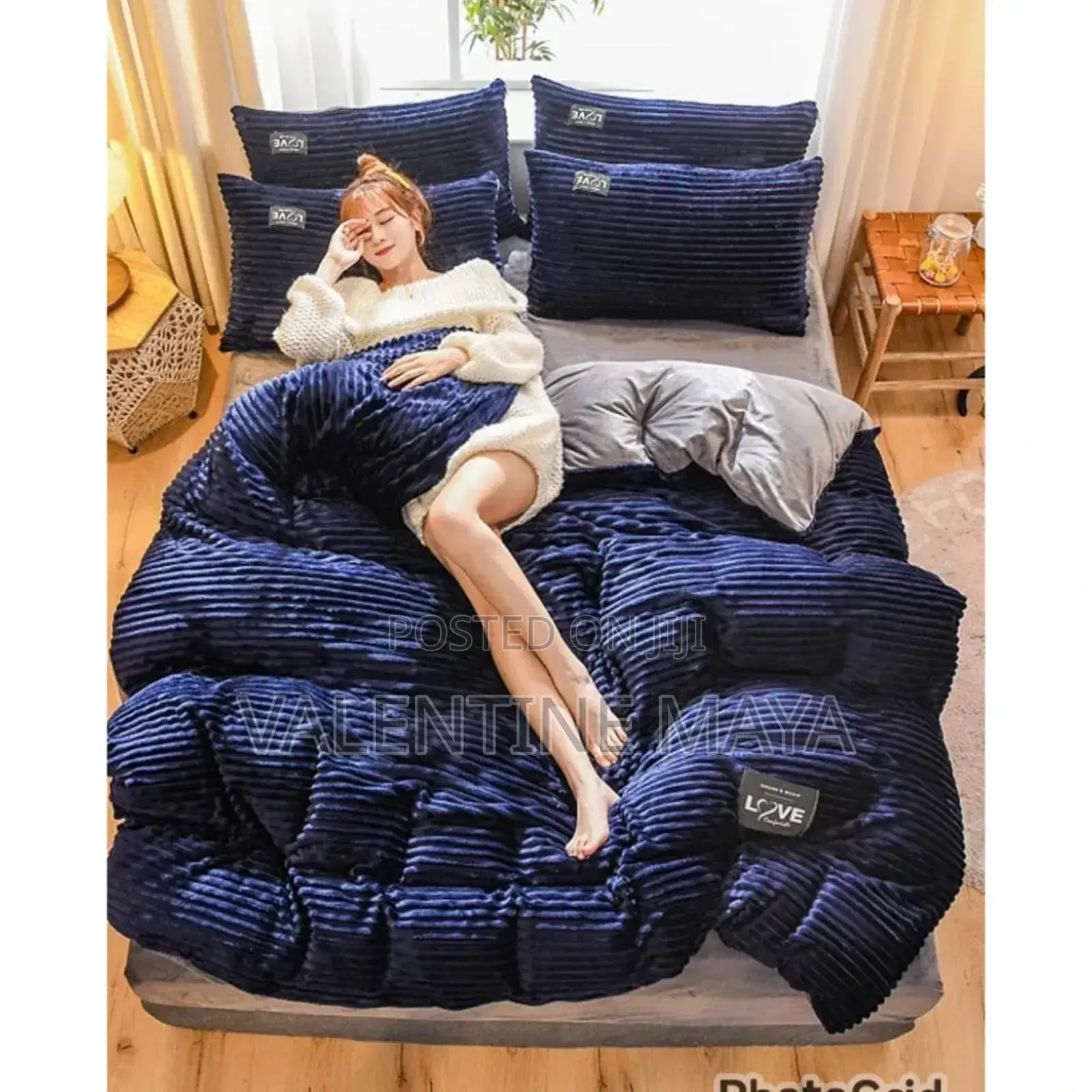 Velvet Duvet Size: 6x7
Pillowcases: 2pcs
Bedsheet