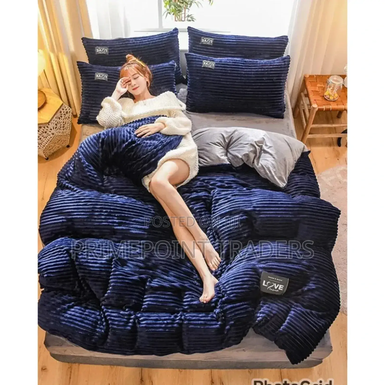 Velvet Duvet Size: 6x7
Pillowcases: 2pcs
Bedsheet