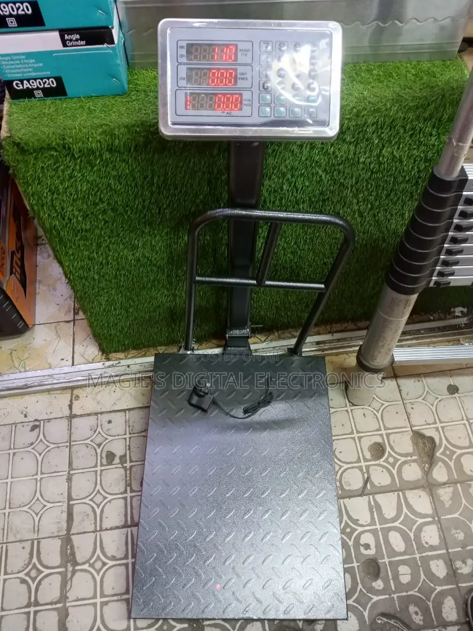 Commercial Standard 300kg Digital Weighing Scale With Guard