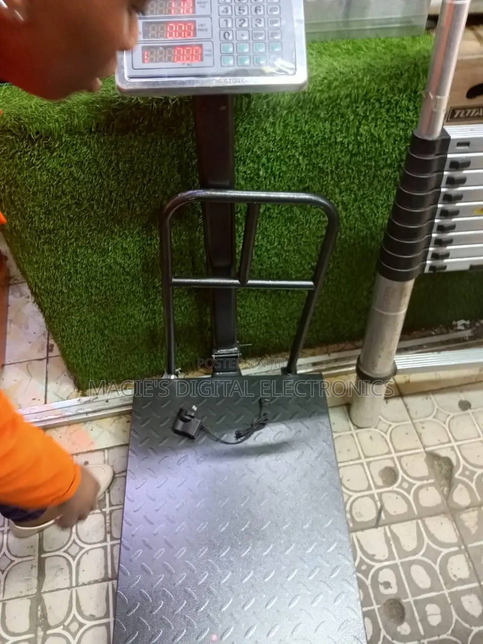 Top Guarantee 300kg Digital Weighing Scale With Guard