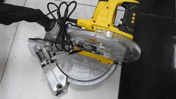 Sliding Compound Mitre Saw.
