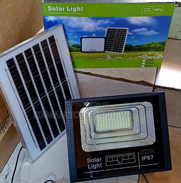 Ip67 New Model Bright Security Solar Flood Light 200w - main view