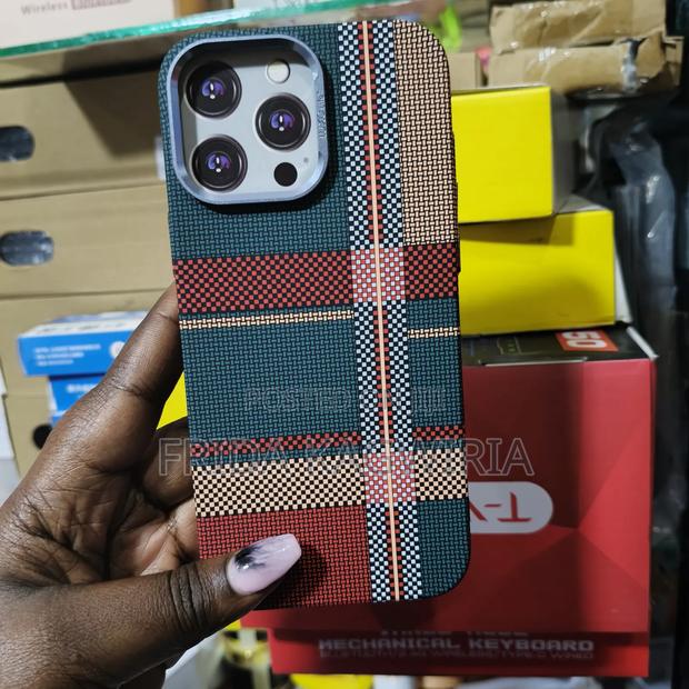 iPhone 16 Pro Max Magsafe Carbon Fiber Back Cover - thumbnail 2