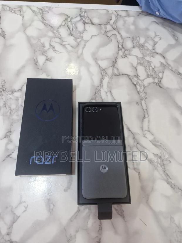 Motorola Razr 2022 256 GB Gray - thumbnail 3