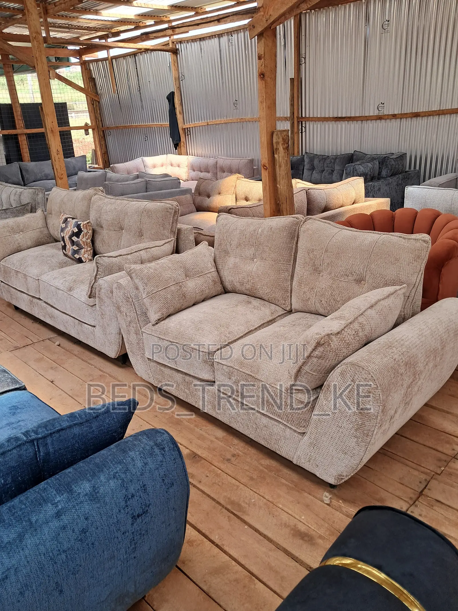 Plush Butterfly Sofa 5 Seater 3,2 Sofa