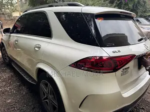 Mercedes-Benz GLE-Class GLE 400d 4MATIC 2021 Pearl