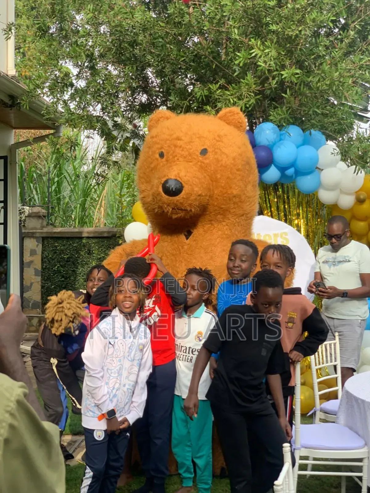 Photo Booths and Balloon Decor for Hire During Social Events