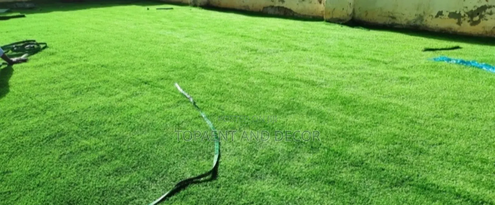 Classic Green Artificial Grass Ideal for Rental Spaces