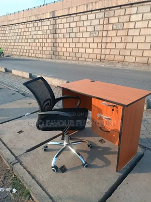 Quality Lockable Office Desk With Mesh Office Chair Kh5e