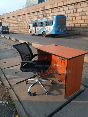 Brown Lockable Wooden Office Desk With Mesh Office Chair H4