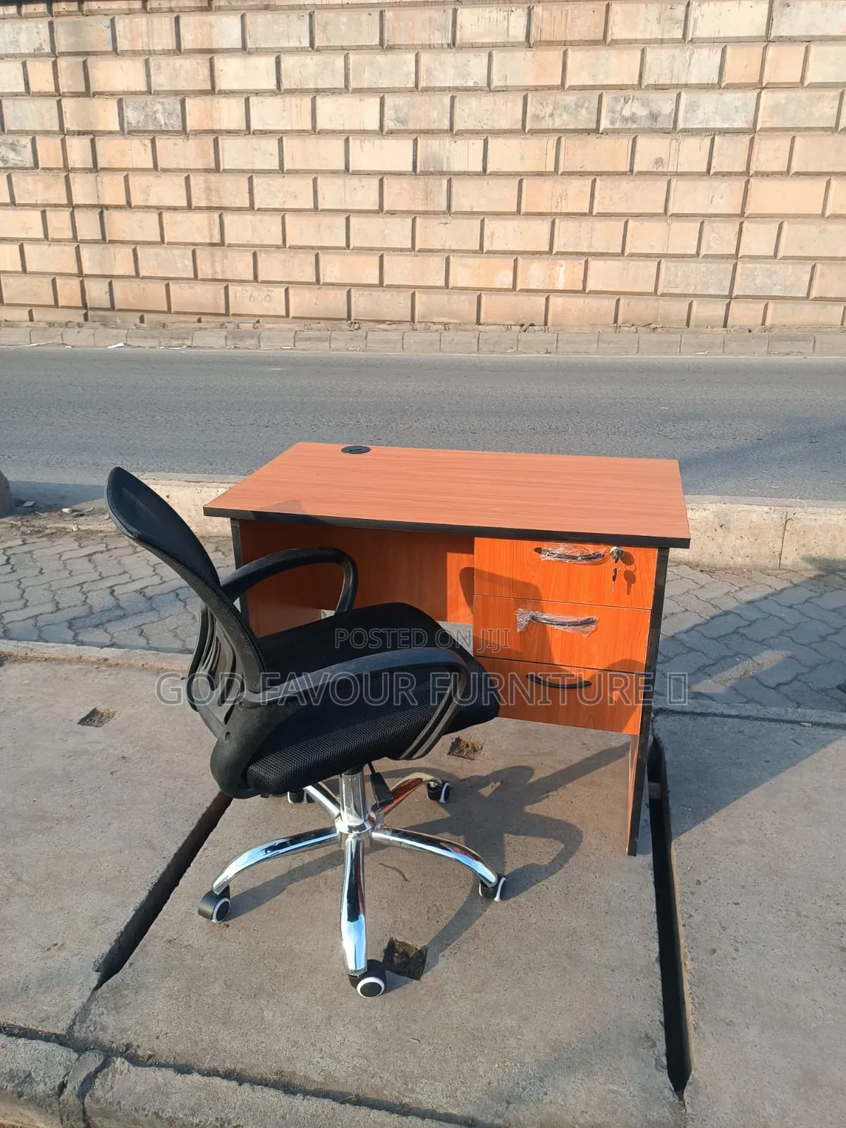 Lockable Brown Office Desk With Mesh Office Chair Armrests J
