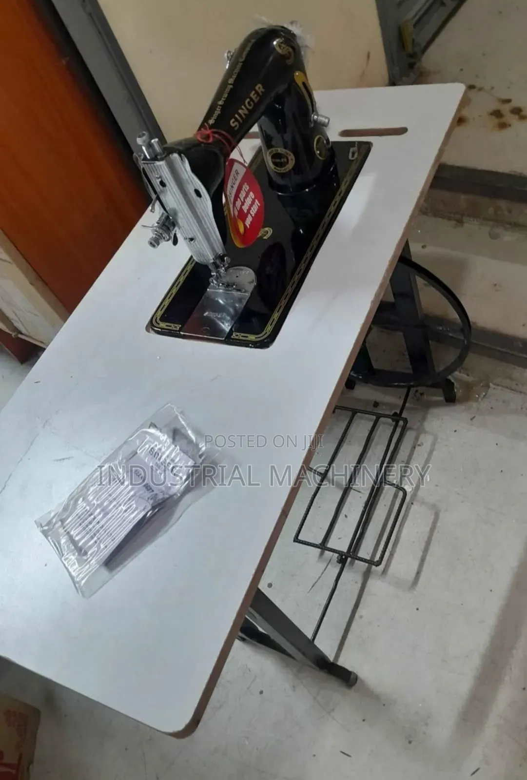 Singer Sewing Machine Complete > Professional