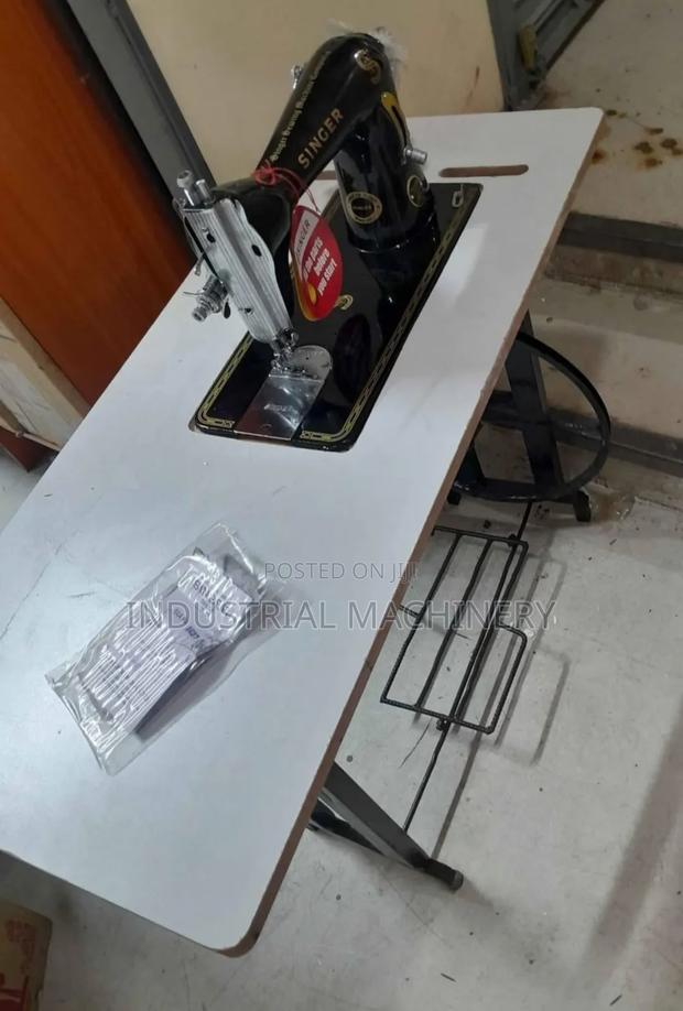 Singer Sewing Machine Complete > Professional - main view