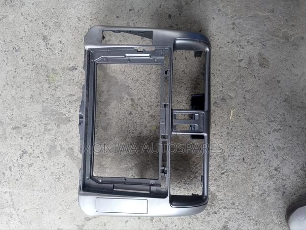Console Toyota Land Cruiser Prado 150 - main view