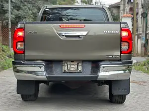 Toyota Hilux 2.4 Diesel 2020 Brown