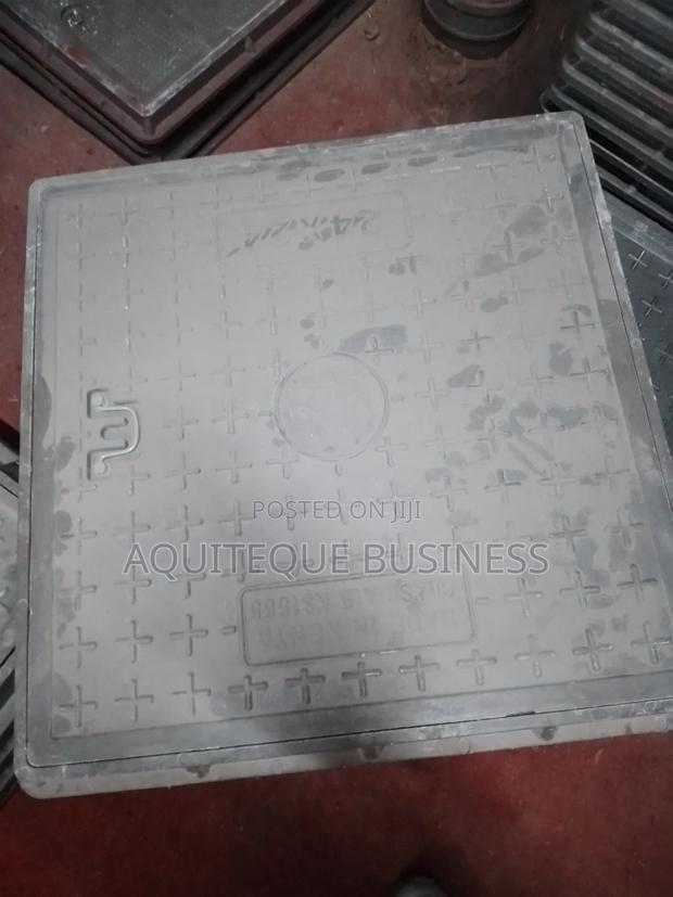 Medium Manhole Cover 24*X 24 - main view