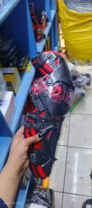 Red Black Carbon Knee Guards - Bike Guards