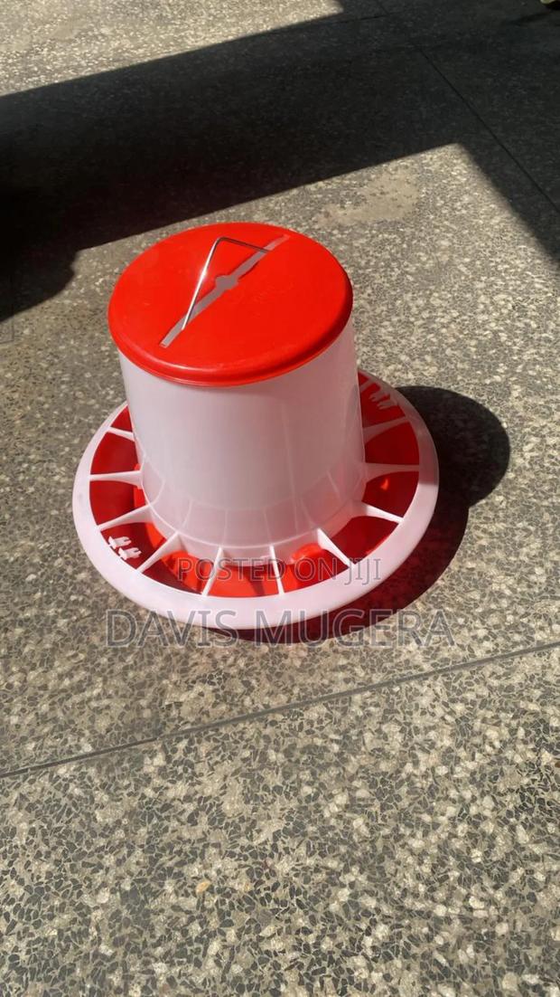 10kg Manual Plastic Chicken Feeder - main view