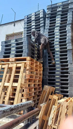 Plastic Pallets 1.1mtr*1.1mtrs