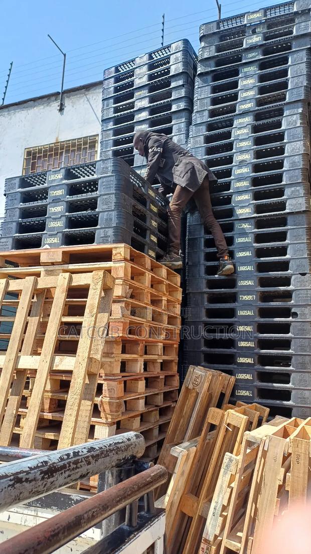 Plastic Pallets 1.1mtr*1.1mtrs