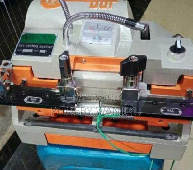 Universal Key Cutting Machine - main view