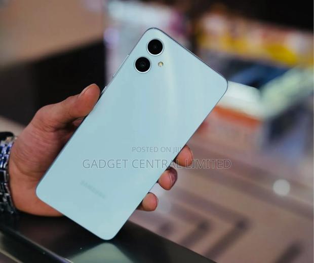 New Samsung Galaxy M05 64 GB Green - thumbnail 3