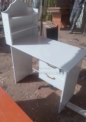Nail Table White - main view