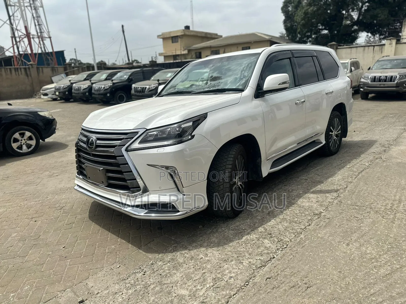 Lexus LX 570 AWD 2016 White