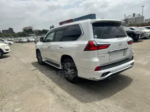 Lexus LX 570 AWD 2016 White
