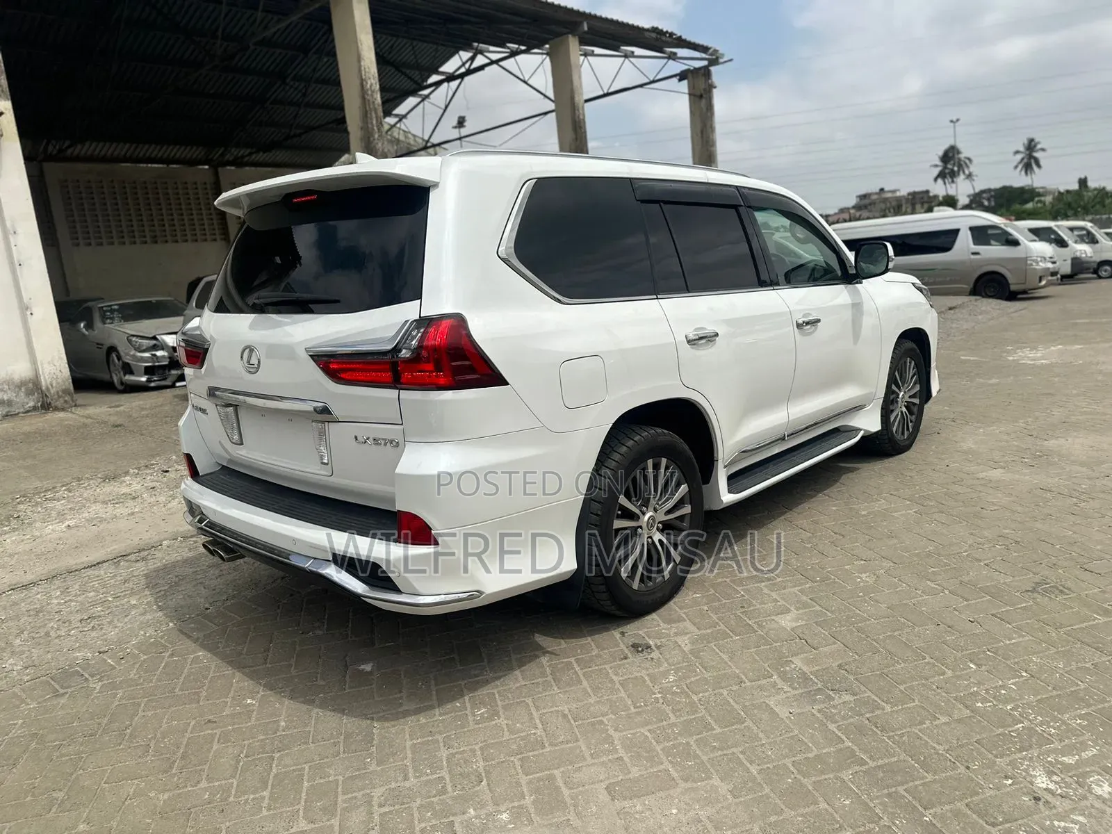 Lexus LX 570 AWD 2016 White