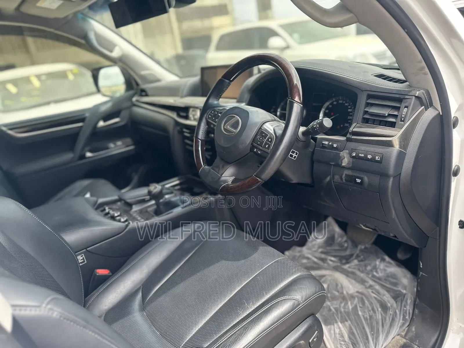 Lexus LX 570 AWD 2016 White