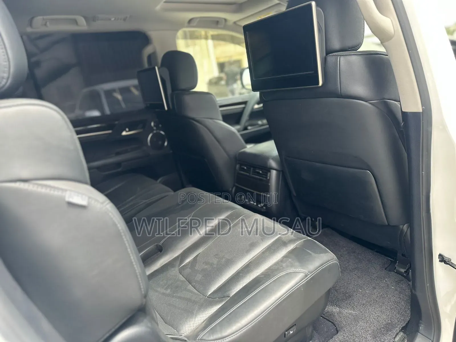 Lexus LX 570 AWD 2016 White