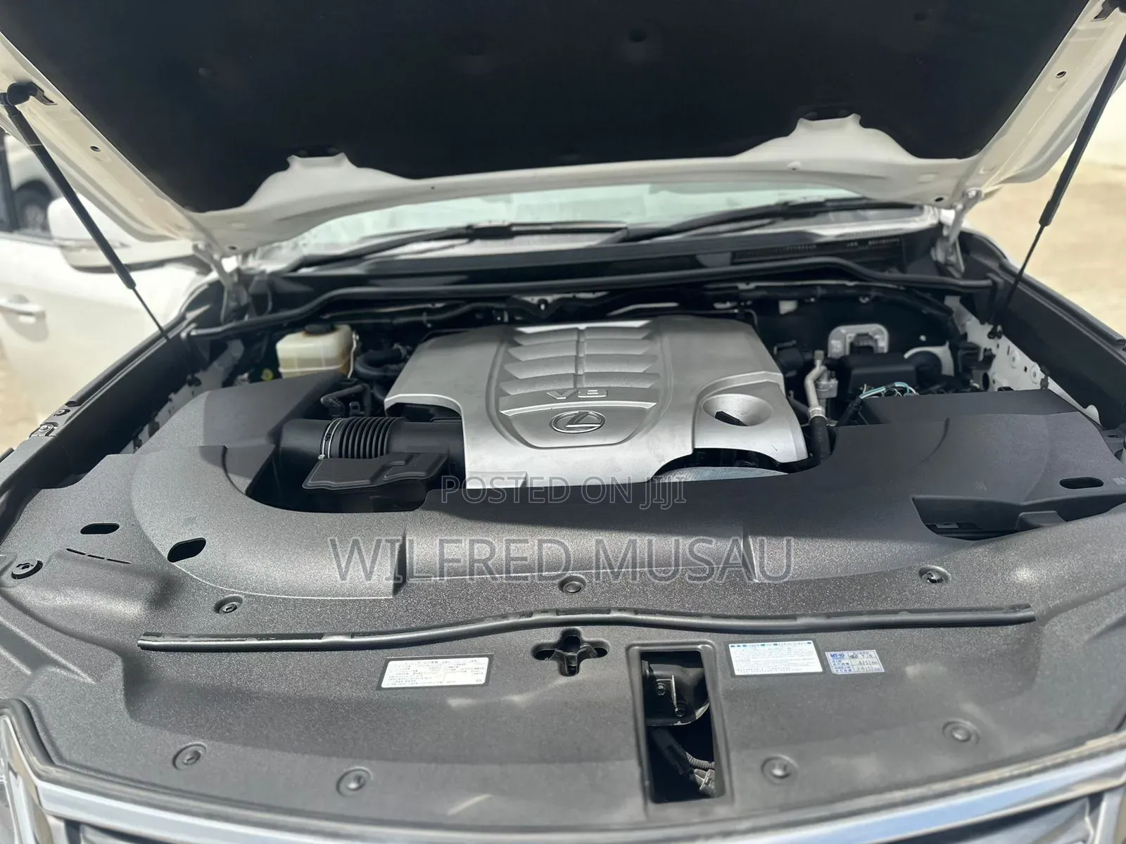 Lexus LX 570 AWD 2016 White