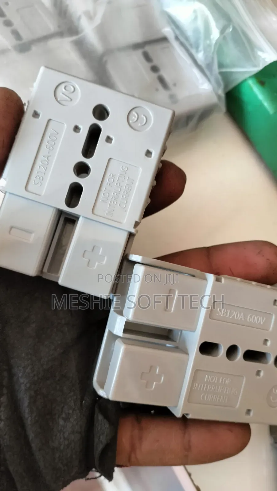 Handerson Connectors