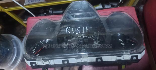 Dashboard Clock Toyota Rush - main view